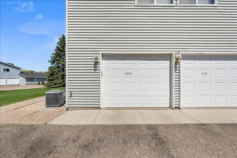 1604 Helmo Avenue N Oakdale MN 55128