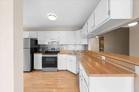 1604 Helmo Avenue N Oakdale MN 55128