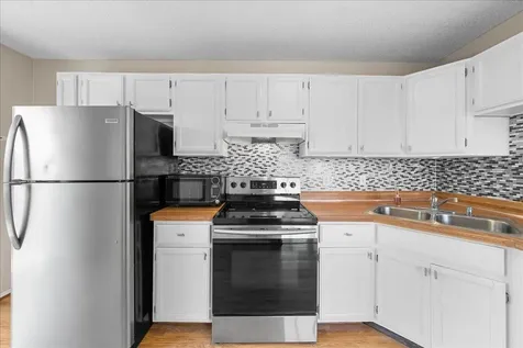 1604 Helmo Avenue N Oakdale MN 55128