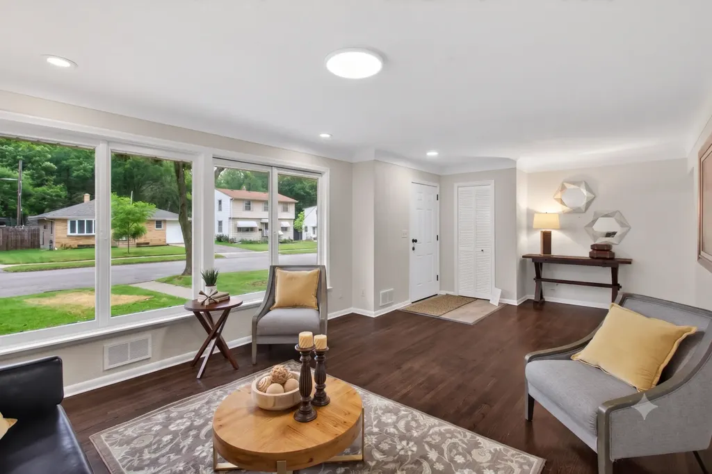 1607 Clarence Street Saint Paul MN 55106