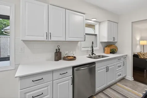 1607 Clarence Street Saint Paul MN 55106