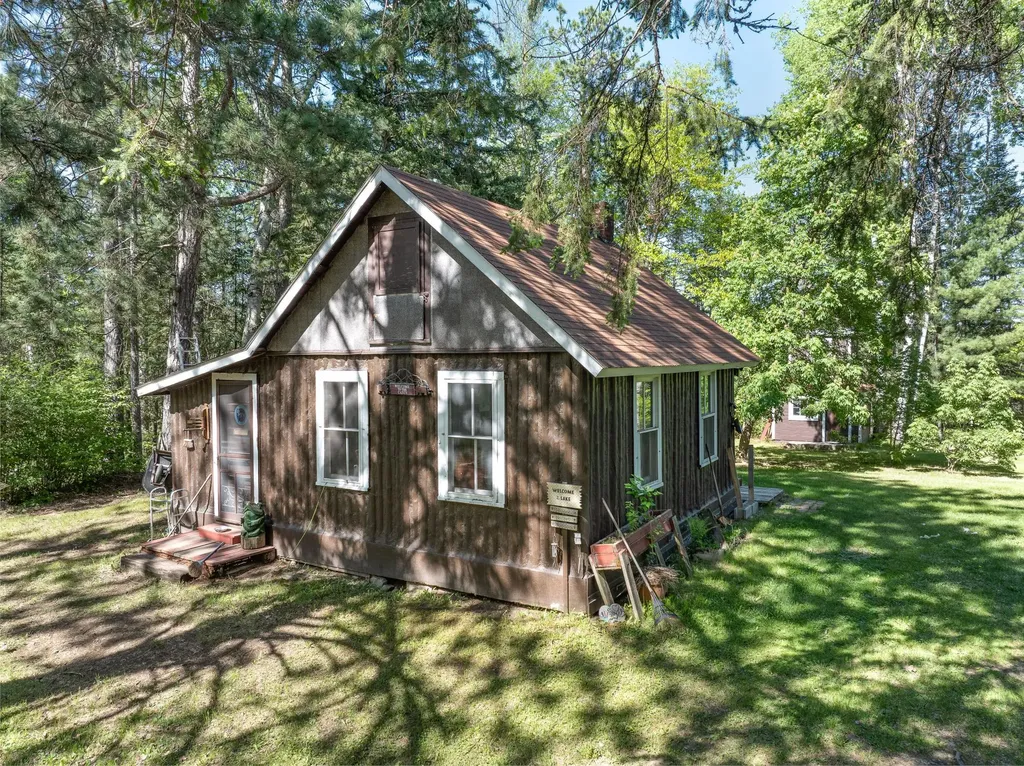9064 Peppard Road Britt MN 55710