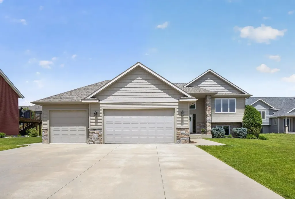1961 Fieldstone Road SW Rochester MN 55902