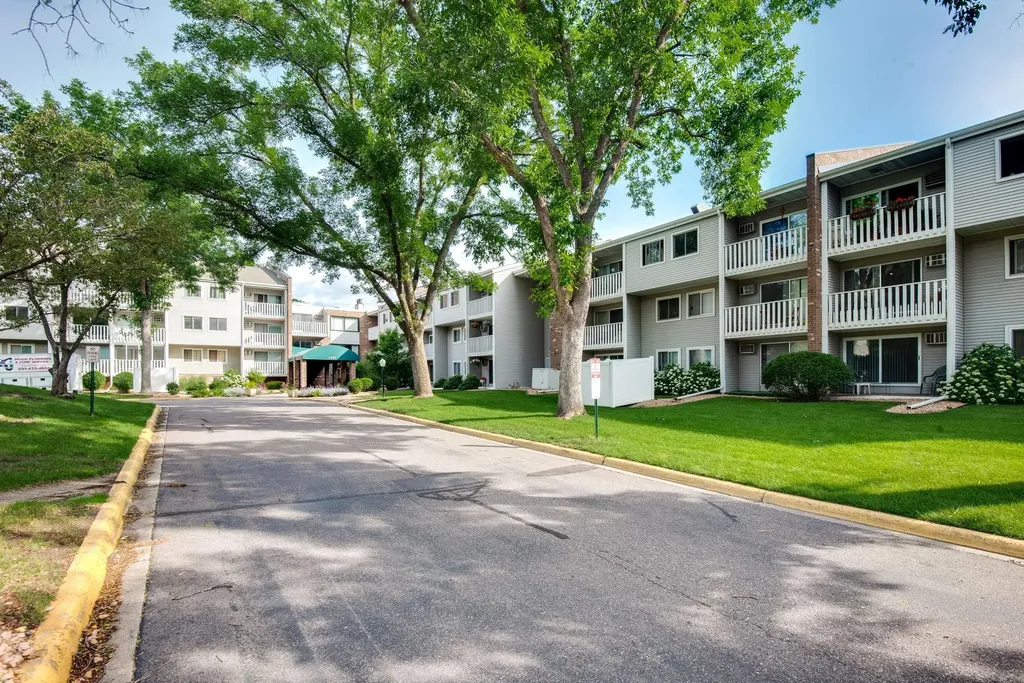 1601 N Innsbruck Drive Fridley MN 55432