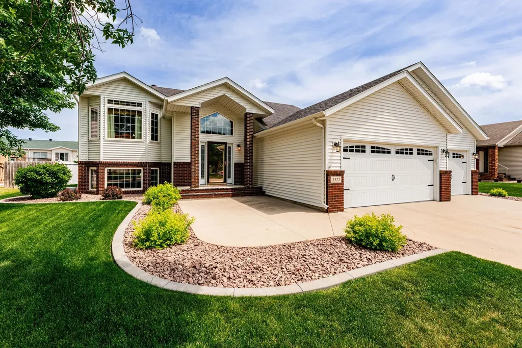 3322 Jackson Street S Fargo ND 58104