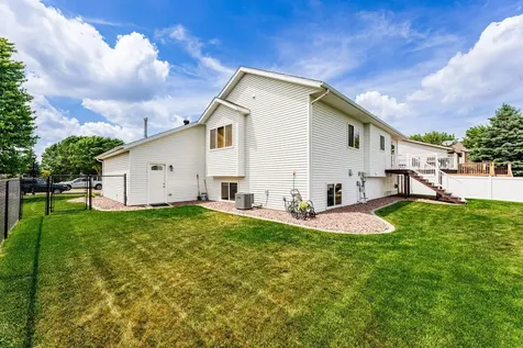 3322 Jackson Street S Fargo ND 58104