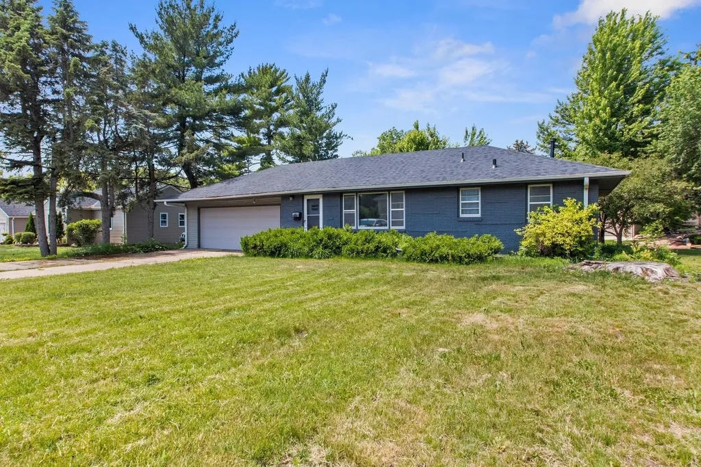 3815 Douglas Drive N Crystal MN 55422