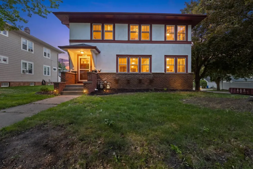 1883 Saint Clair Avenue Saint Paul MN 55105