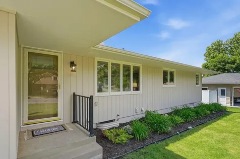635 Iona Lane Roseville MN 55113