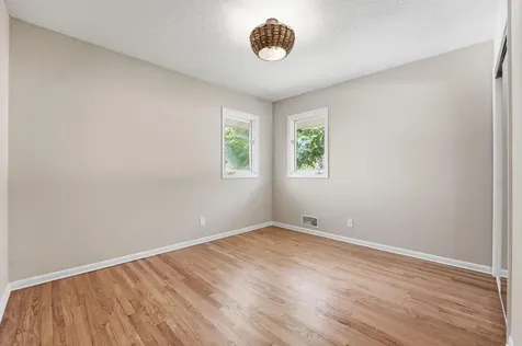 635 Iona Lane Roseville MN 55113