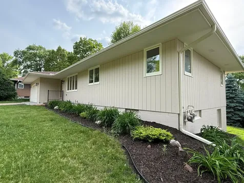 635 Iona Lane Roseville MN 55113