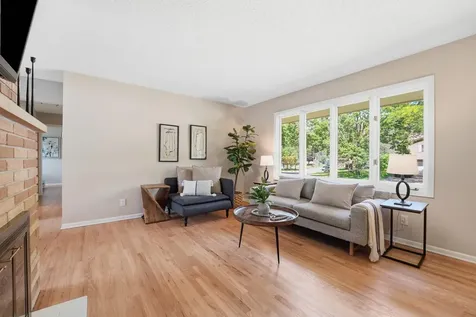 635 Iona Lane Roseville MN 55113