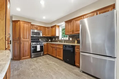 635 Iona Lane Roseville MN 55113