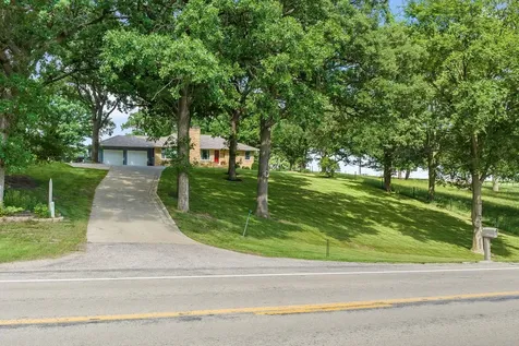 11990 380th Avenue Blue Earth MN 56013