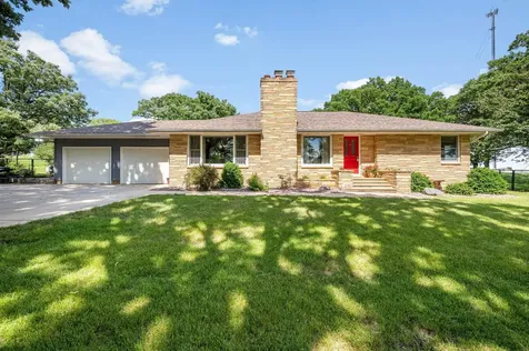 11990 380th Avenue Blue Earth MN 56013