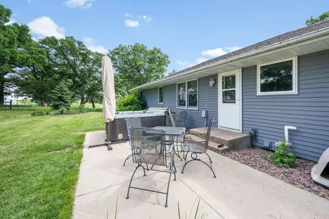 11990 380th Avenue Blue Earth MN 56013
