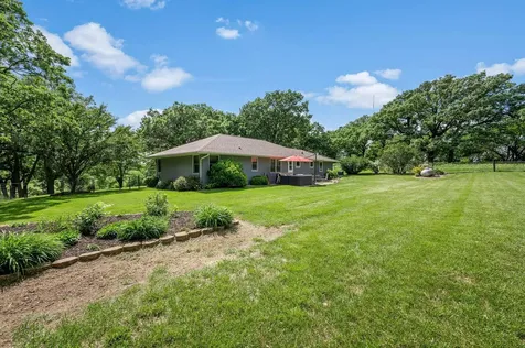 11990 380th Avenue Blue Earth MN 56013