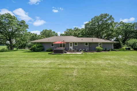 11990 380th Avenue Blue Earth MN 56013