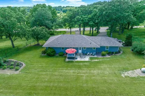 11990 380th Avenue Blue Earth MN 56013