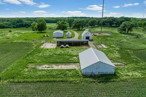 11990 380th Avenue Blue Earth MN 56013