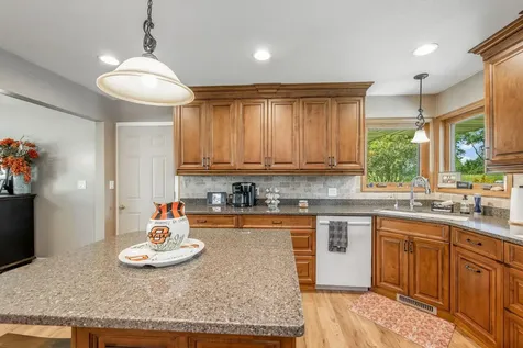 11990 380th Avenue Blue Earth MN 56013