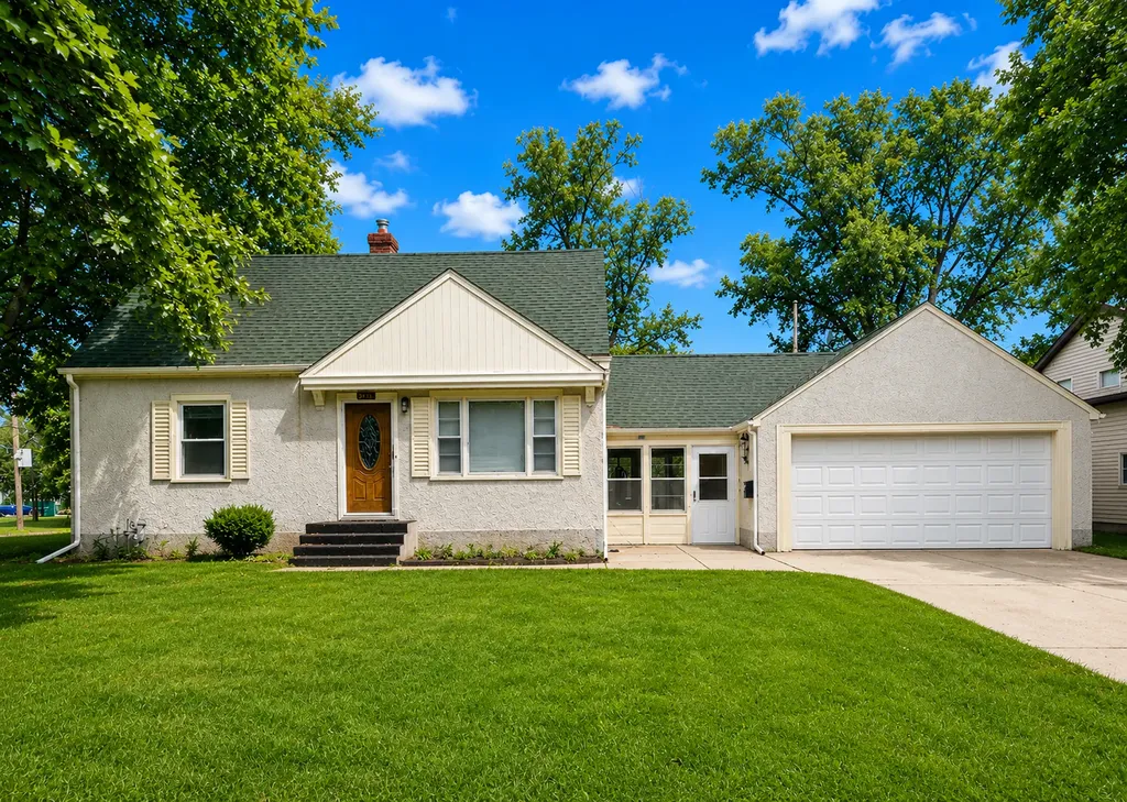 6424 50th Avenue N Crystal MN 55428
