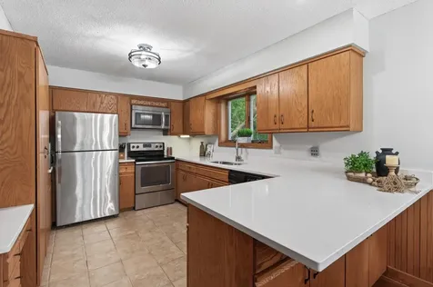 23045 Plateau Drive Lakeville MN 55044