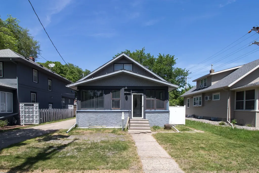 1119 11th Avenue N Fargo ND 58102