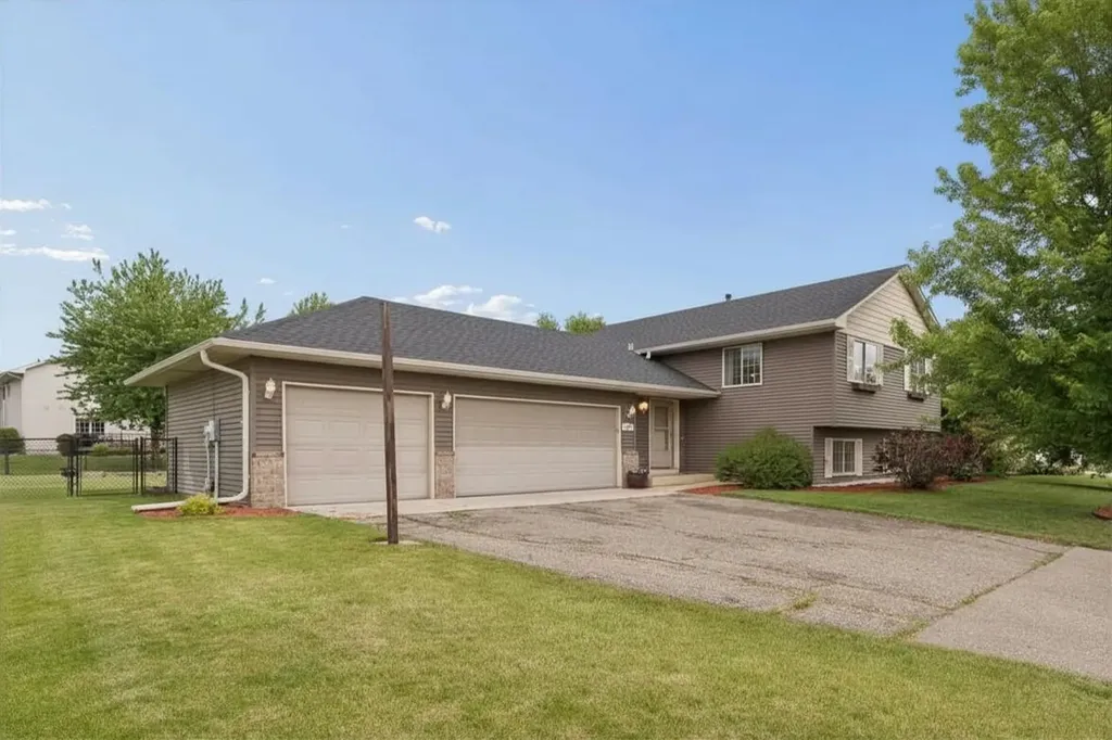 1146 Sparrow Road Waconia MN 55387