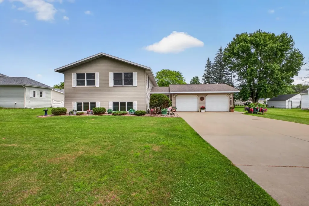 811 Broadway Avenue Wabasha MN 55981