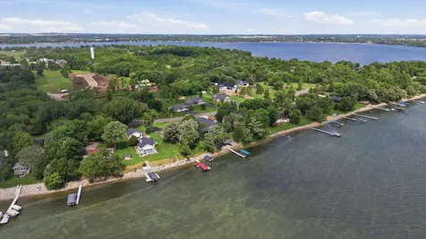 826 Shorewood Drive Detroit Lakes MN 56501