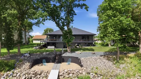 826 Shorewood Drive Detroit Lakes MN 56501