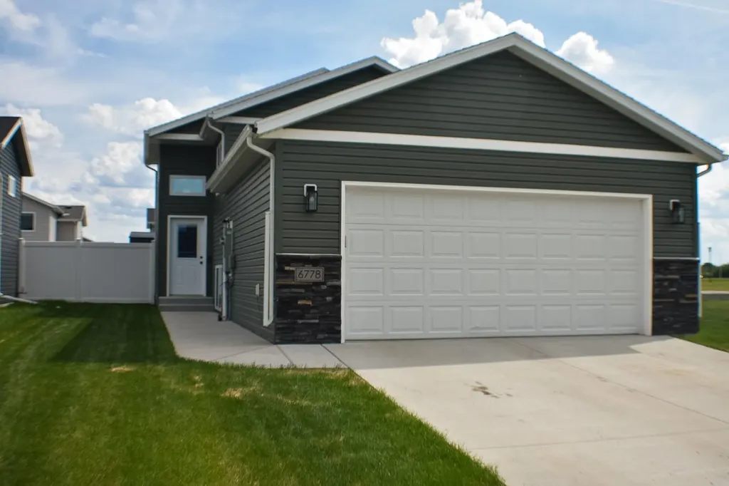 6778 69th Avenue S Horace ND 58047