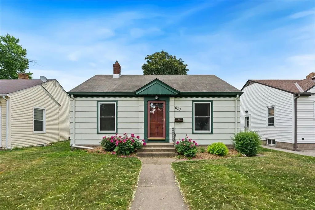 637 7th Avenue S South Saint Paul MN 55075