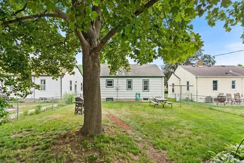 637 7th Avenue S South Saint Paul MN 55075