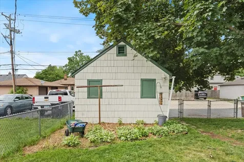 637 7th Avenue S South Saint Paul MN 55075