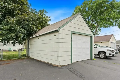 637 7th Avenue S South Saint Paul MN 55075
