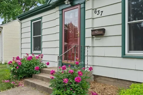637 7th Avenue S South Saint Paul MN 55075