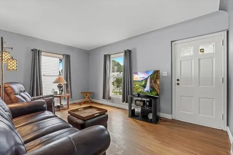 637 7th Avenue S South Saint Paul MN 55075