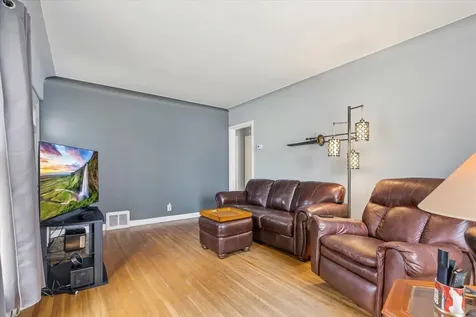 637 7th Avenue S South Saint Paul MN 55075