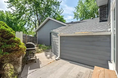 7712 N College Park Drive Brooklyn Park MN 55445