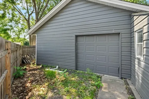 7712 N College Park Drive Brooklyn Park MN 55445