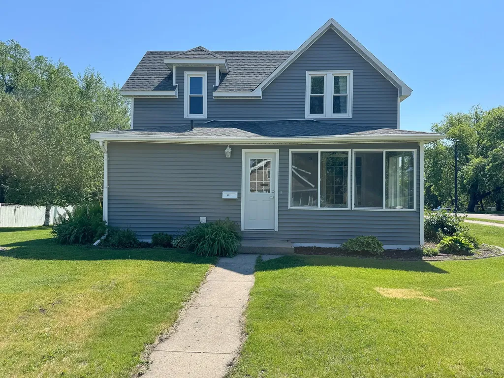 421 Bowling Avenue Detroit Lakes MN 56501