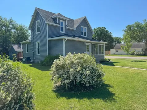 421 Bowling Avenue Detroit Lakes MN 56501