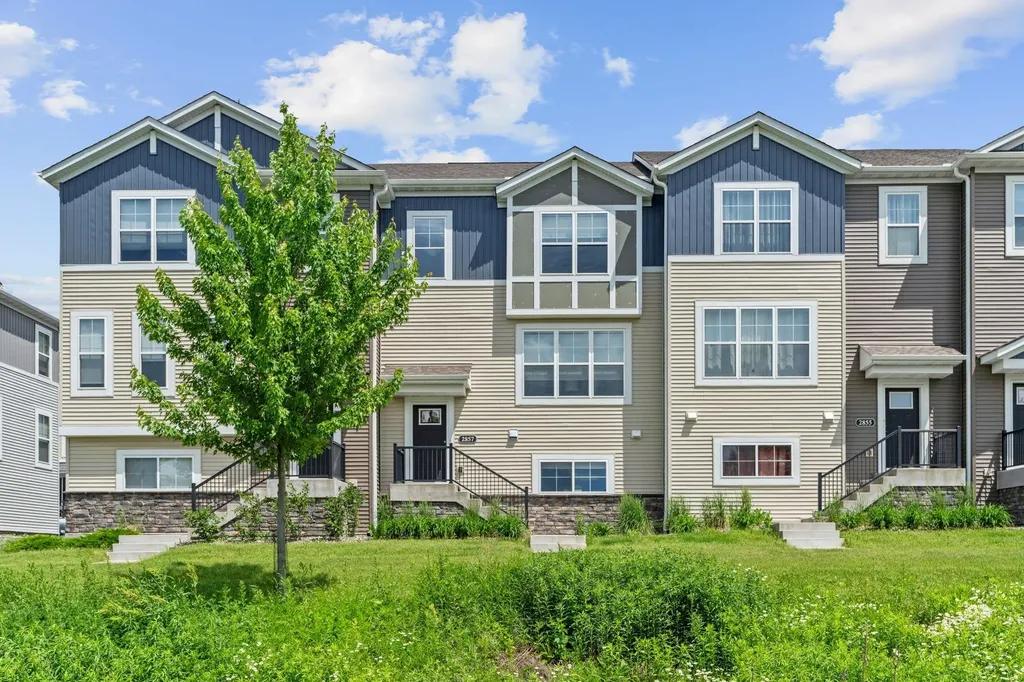 2857 Lexington Place N Roseville MN 55113