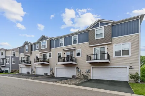 2857 Lexington Place N Roseville MN 55113