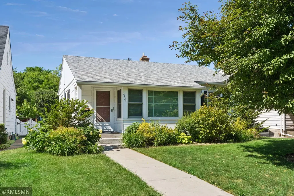2133 Highland Parkway Saint Paul MN 55116