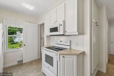 2133 Highland Parkway Saint Paul MN 55116