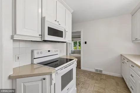 2133 Highland Parkway Saint Paul MN 55116