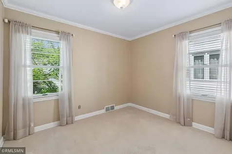 2133 Highland Parkway Saint Paul MN 55116
